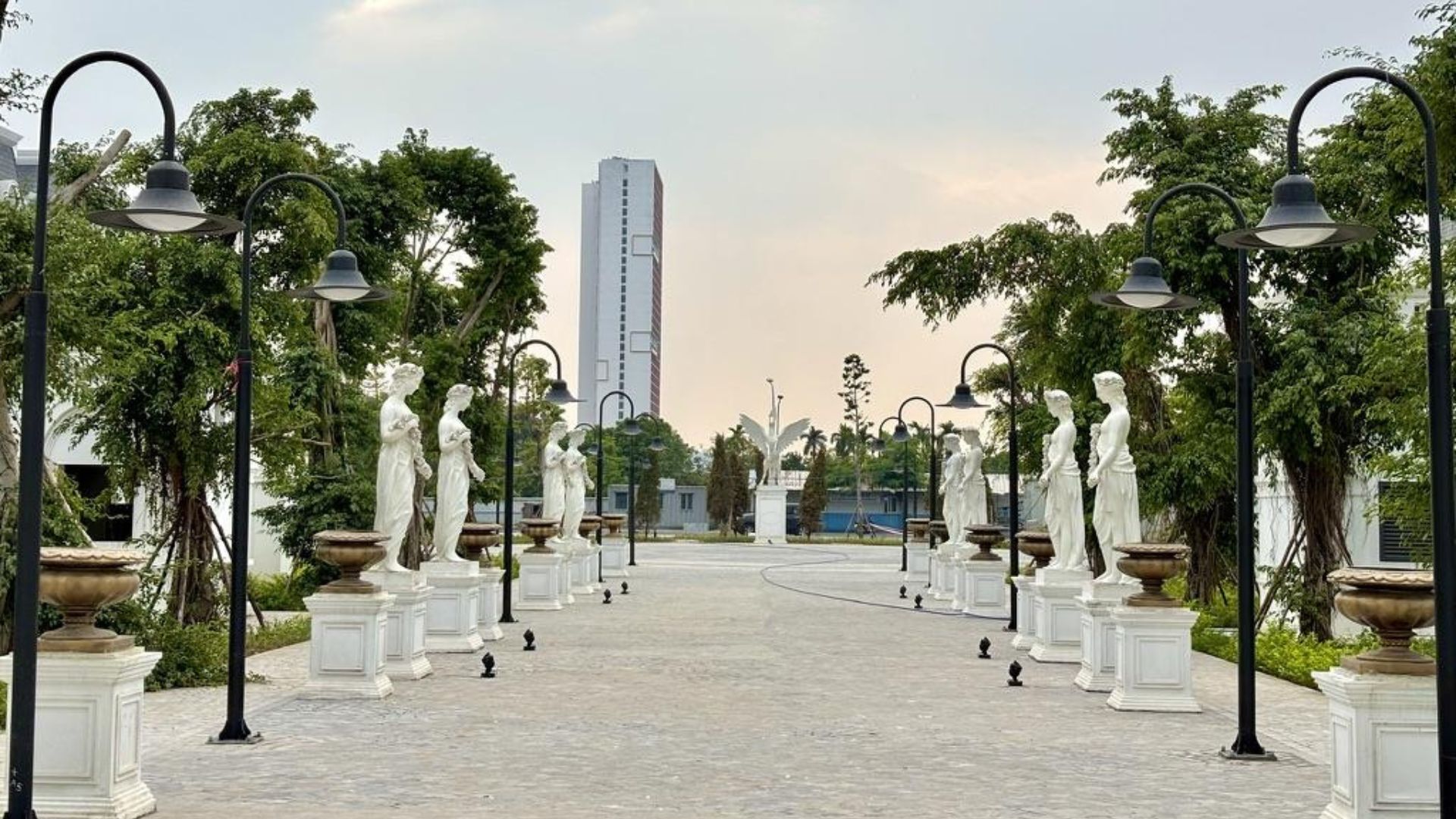 quang-truong-chung-cu-flc-hausman